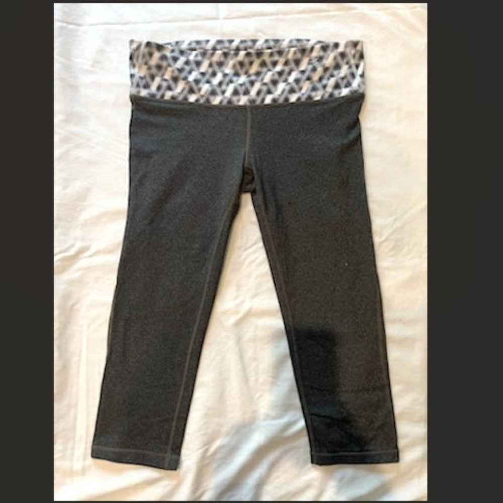 GAP GRAY 3/4 LEGGINGS SIZE M